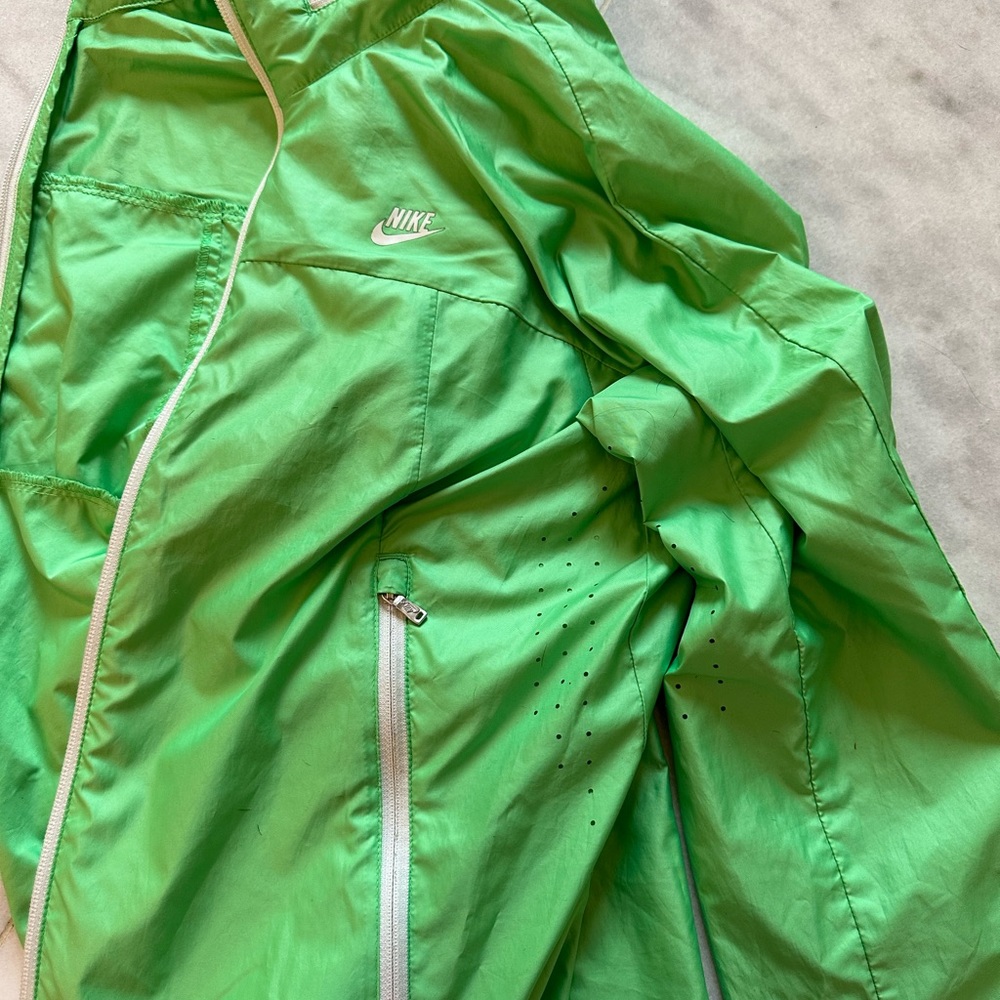 Nike windbreaker size small